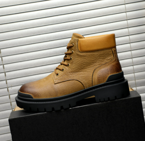 UGG Men's Tan Leather Shearling-Lined Lace-Up Boot