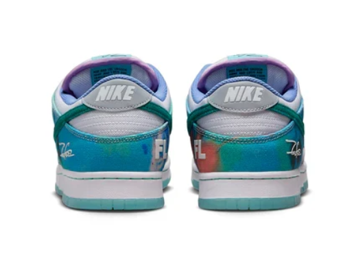 Nike SB Dunk Low x Futura Laboratories 'Bleached Aqua' | HF6061-400